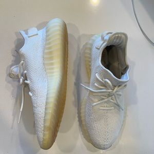 Tripple White Yeezys
